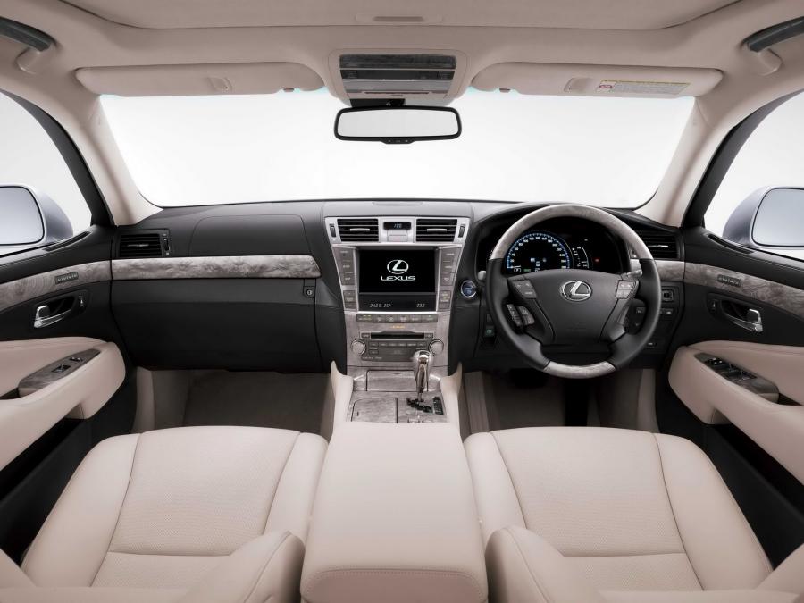  Lexus LS600h L 2009 года  (JP) (фото 6 из 9)